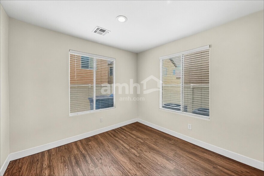 Building Photo - 9438 Havasu Canyon Ave