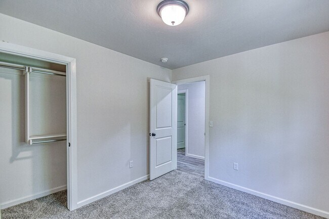 Building Photo - 928 Varenna Ct