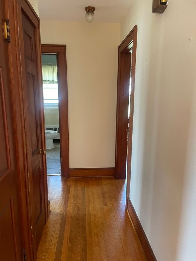 Building Photo - Roommate Needed for 4 BR 1 BATH home