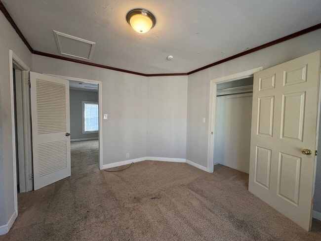 Building Photo - 3 Bedroom, 1 Bathroom House in Liberty!