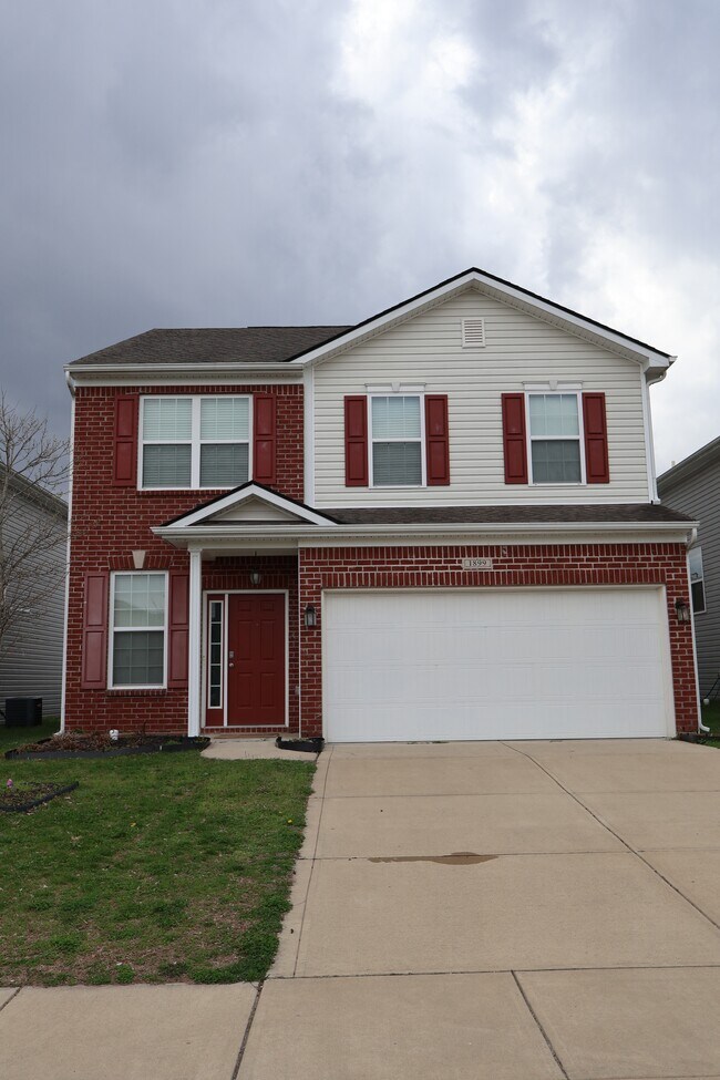 Building Photo - 1899 Lakecrest Dr