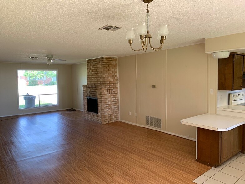 Building Photo - 1808 Cedar Park