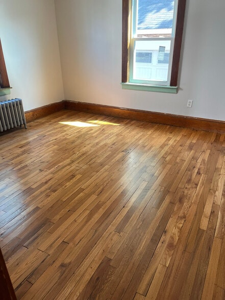 Building Photo - 117 Perry Ave