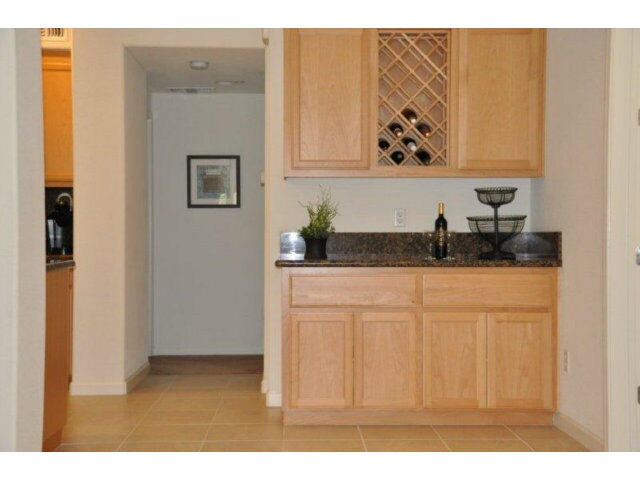 5 steps from formal to kitchen level - 1797 Snell Pl