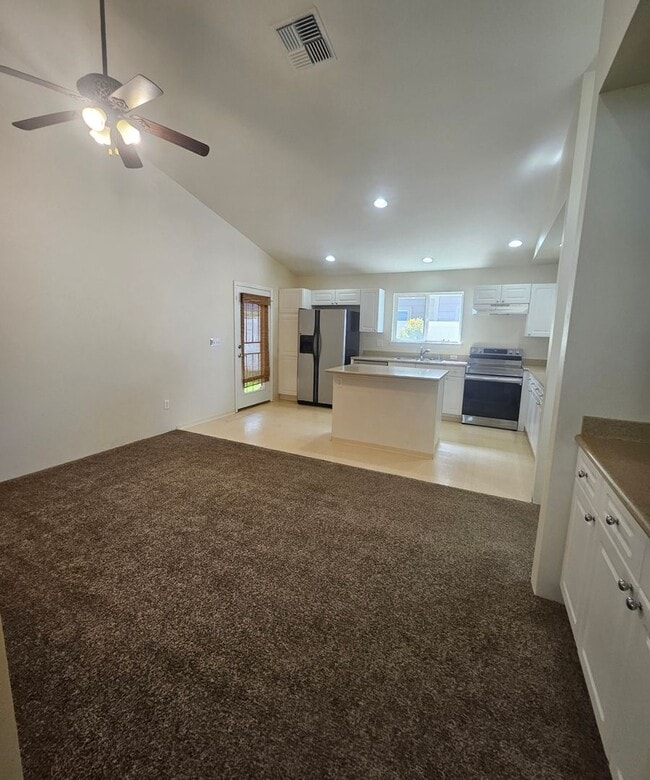 Building Photo - 3-2 bedroom home in the legend Maui Lani