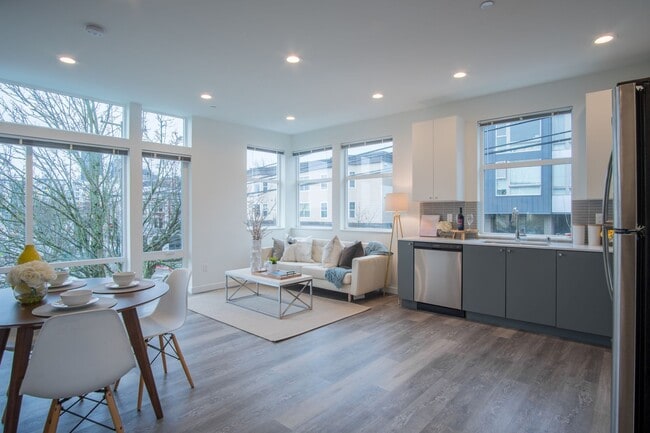 Building Photo - Stunning 3-Bed, 3.5-Bath Townhouse at Yesler Terrace – Private Rooftop Views!