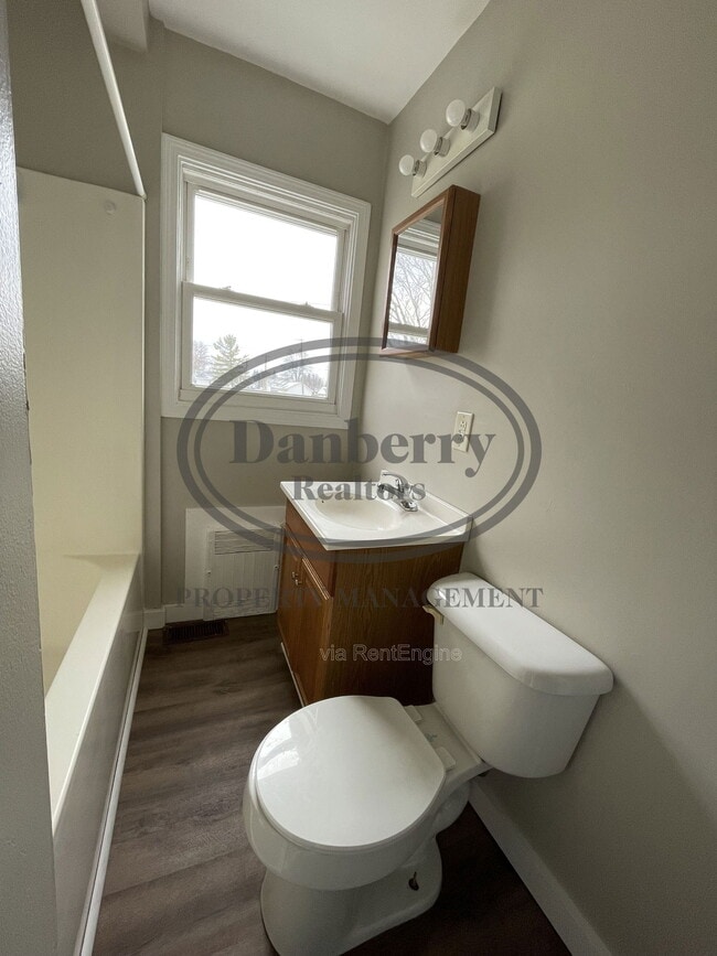 Building Photo - 220 N Main St