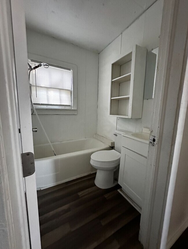 Building Photo - 3 bedroom/1 bathroom House In Copperas Cove