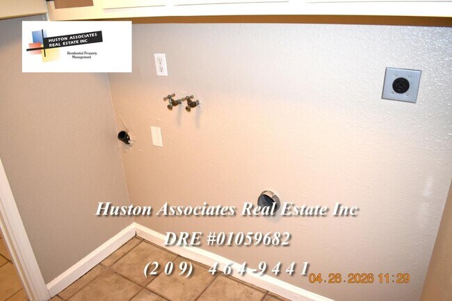 Building Photo - 3936 Dennis Ave