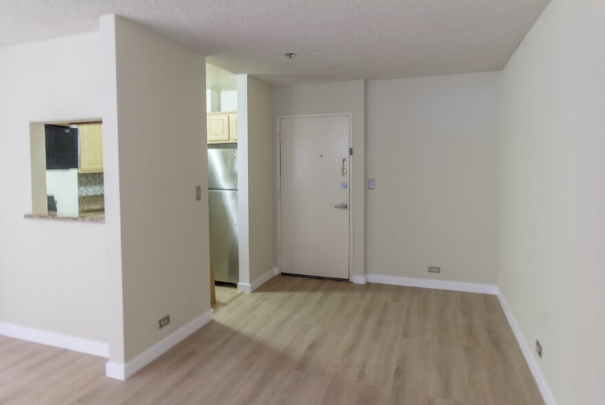 Front Door - 1440 Veteran Ave