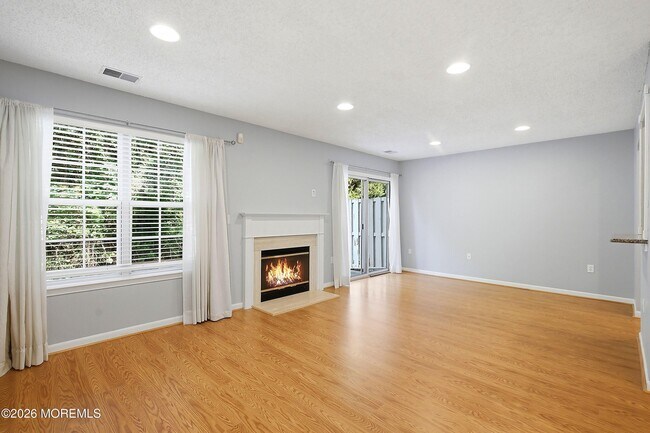 Building Photo - 702 Carnation Dr