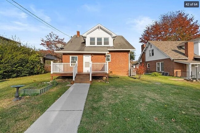 Building Photo - 1028 Piedmont Ave