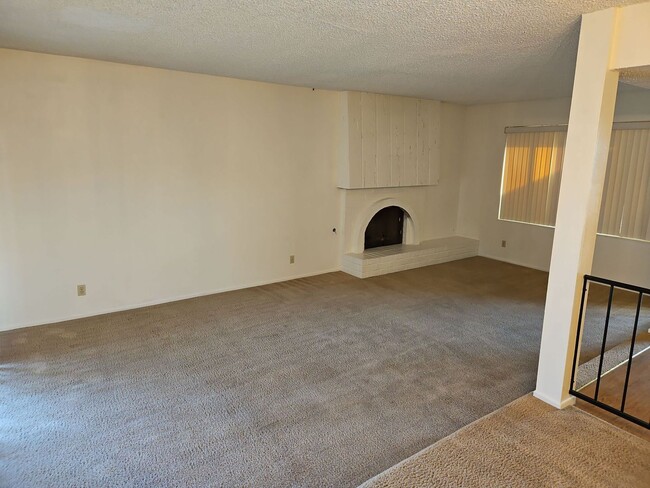 Building Photo - Spacious 4-Bedroom Home with Large Backyard & Covered Patio!