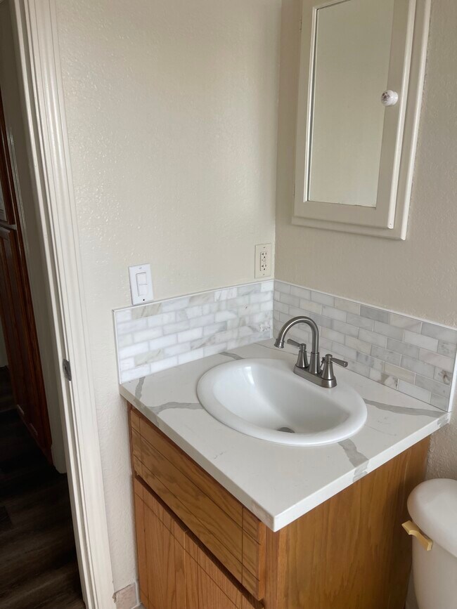 Building Photo - 817 Lake Ave