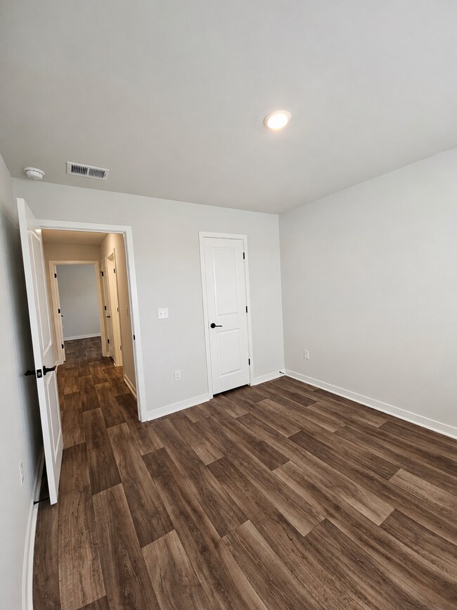 Building Photo - 332 Pleasant Vly Dr