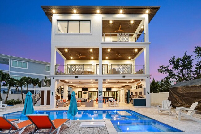 Building Photo - 247 Pescayo Ave