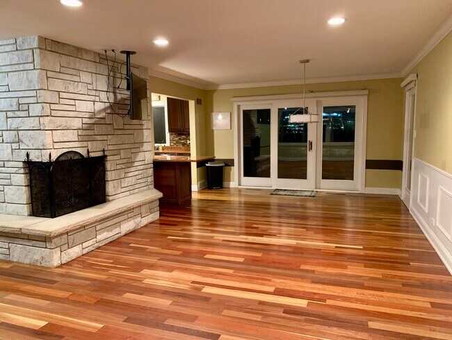 Building Photo - 11 Woodridge Dr