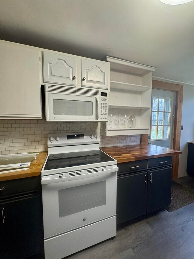 Building Photo - 10 Meadow St