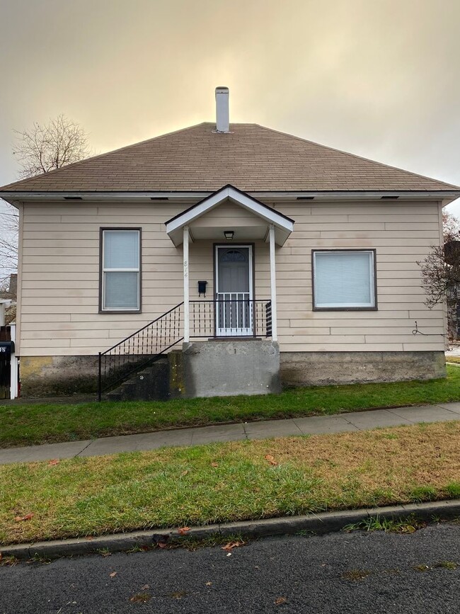 One Bedroom | One Bath The Dalles - 814 Court St The Dalles OR 97058 ...