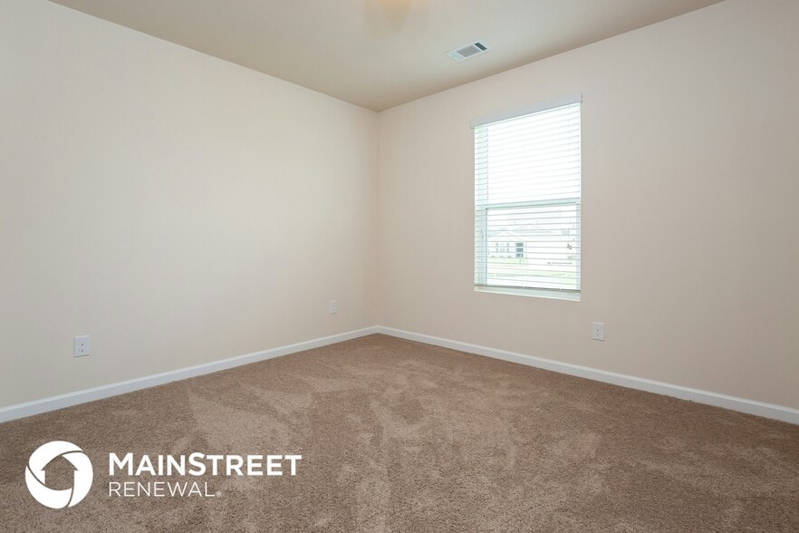 Building Photo - 2520 Queen Bee Dr
