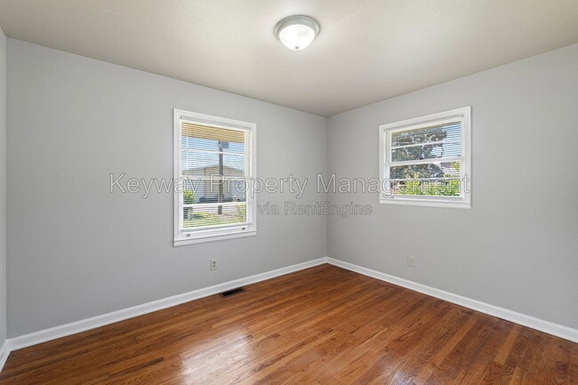 Building Photo - 2105 Eastland Dr