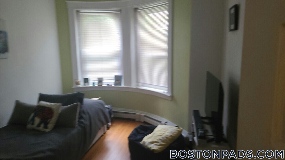 Building Photo - 208 Winthrop Rd