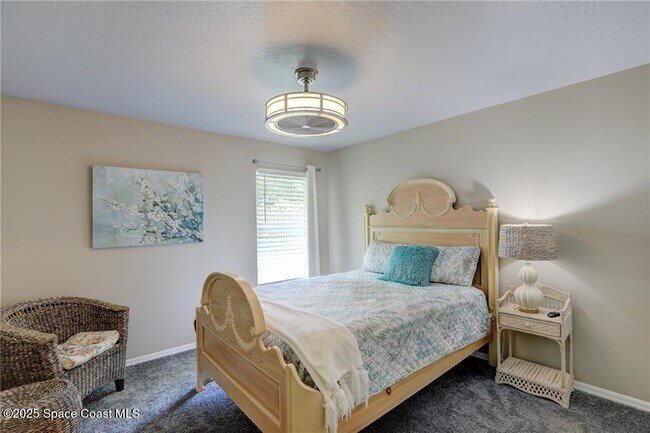 Building Photo - 562 Rolling Hill Dr
