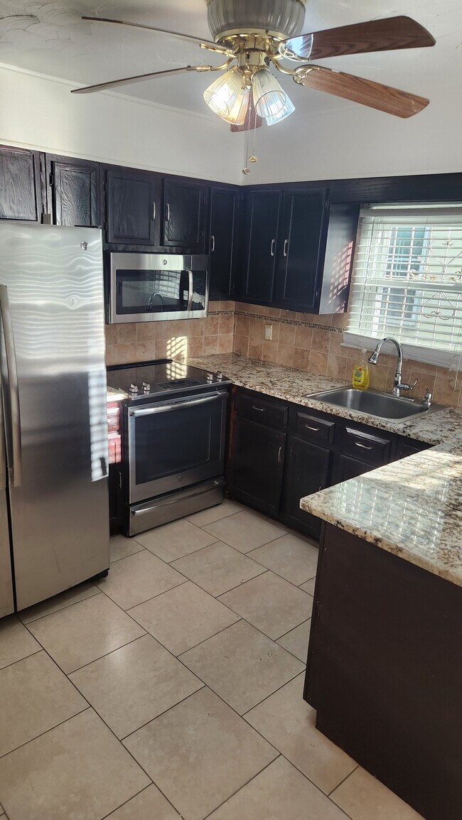 Building Photo - 61 Wilson St