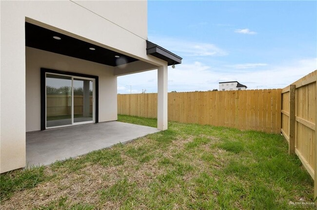 Building Photo - 2507 E Solar Dr
