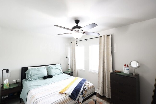 Building Photo - 936 Halsey Ln