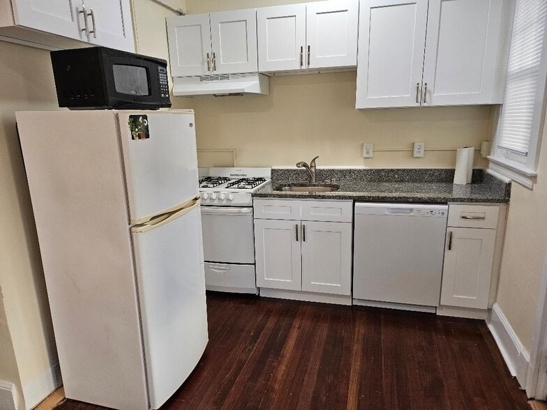 Building Photo - 161 Nicoll St