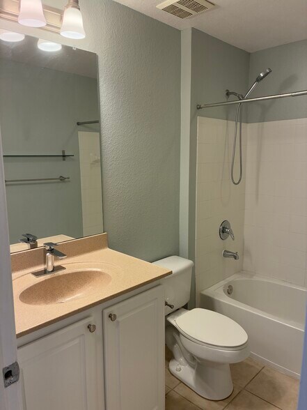 Building Photo - 10075 Gate Pky N