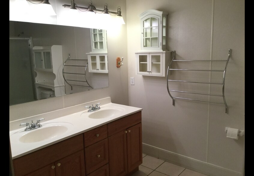 Bathroom - 201 Lamkin St