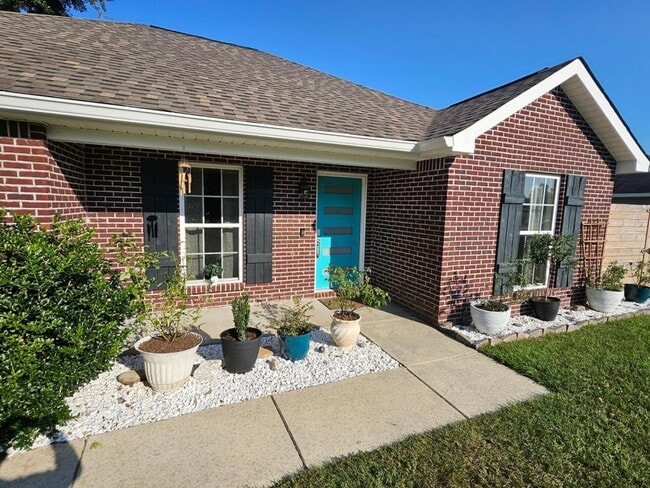 Building Photo - 303 Twin Lakes Blvd