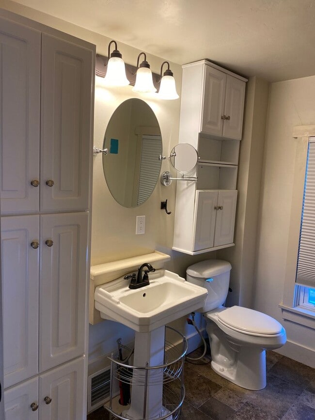 Building Photo - 802 3rd Ave SE