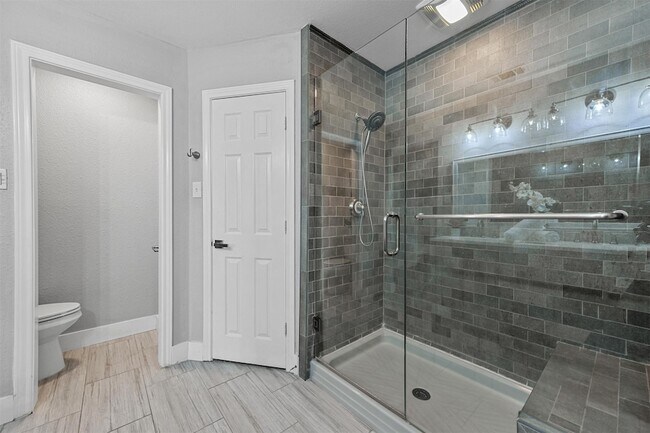 Building Photo - 303 Riva Ridge