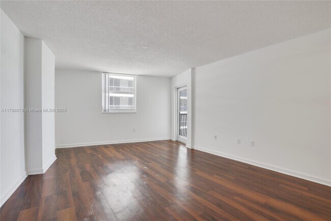 Building Photo - 1756 N Bayshore Dr