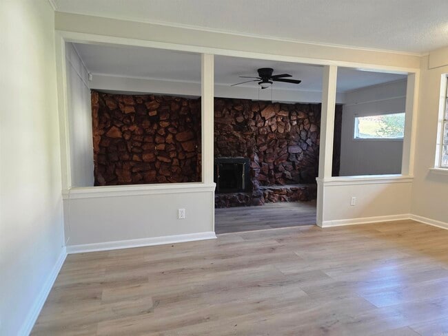 Building Photo - 5505 Crescent Dr