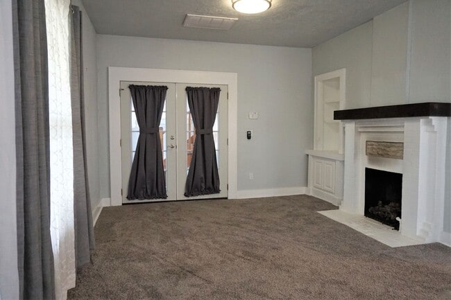 Building Photo - 2 BED 1 BATH DUPLEX MESTA PARK