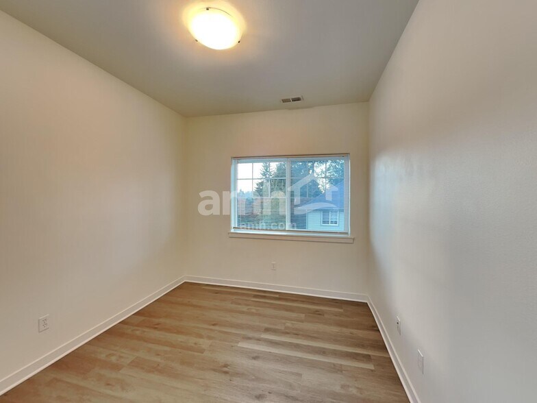 Building Photo - 7329 Rainier Dr