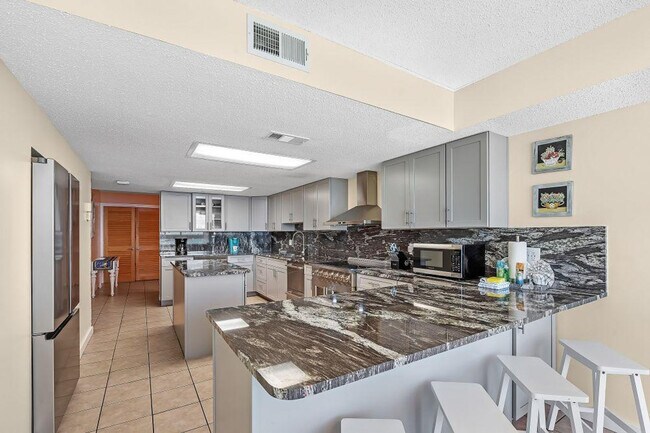 Building Photo - 1007 W Beach Blvd