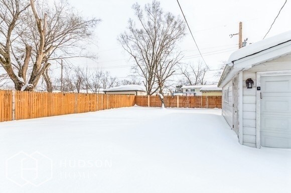 Building Photo - 15237 Ridgeway Ave