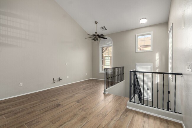 Building Photo - 3 Bed, 2 Bath in Gated Val Vista Classic