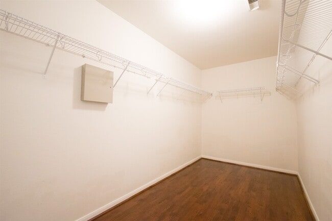 Building Photo - 15602 Waumsley Way