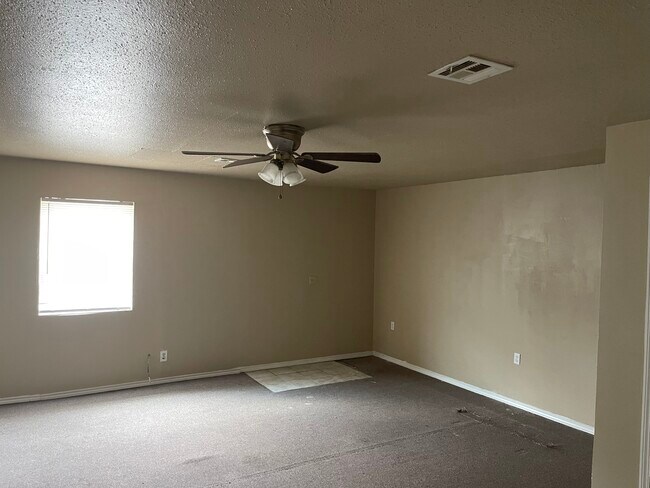 Building Photo - 5818 NW 33rd St