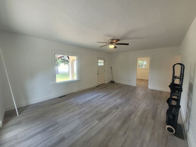 Building Photo - Remodeled 3 Bedroom Plus Office with Large...