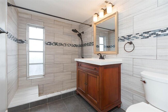 Building Photo - 4204 Newbury Dr