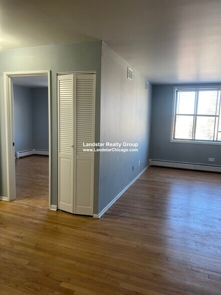 Building Photo - 1523 W Morse Ave