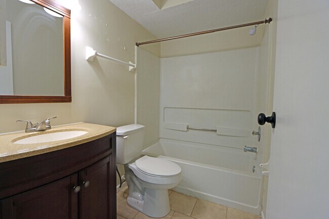 Building Photo - 7701 Flynnway Dr