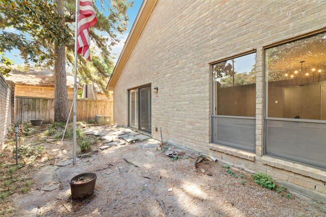 Building Photo - 154 Old Bridge Lake St